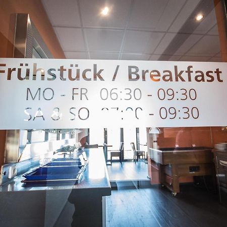 Hotel Turmfalke 24H Check In Линц Экстерьер фото
