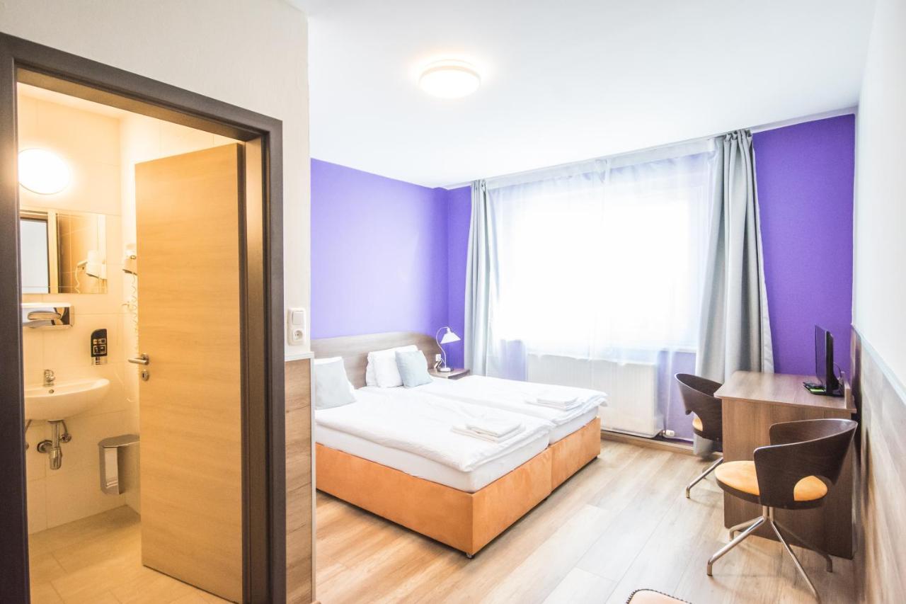 Hotel Turmfalke 24H Check In Линц Экстерьер фото