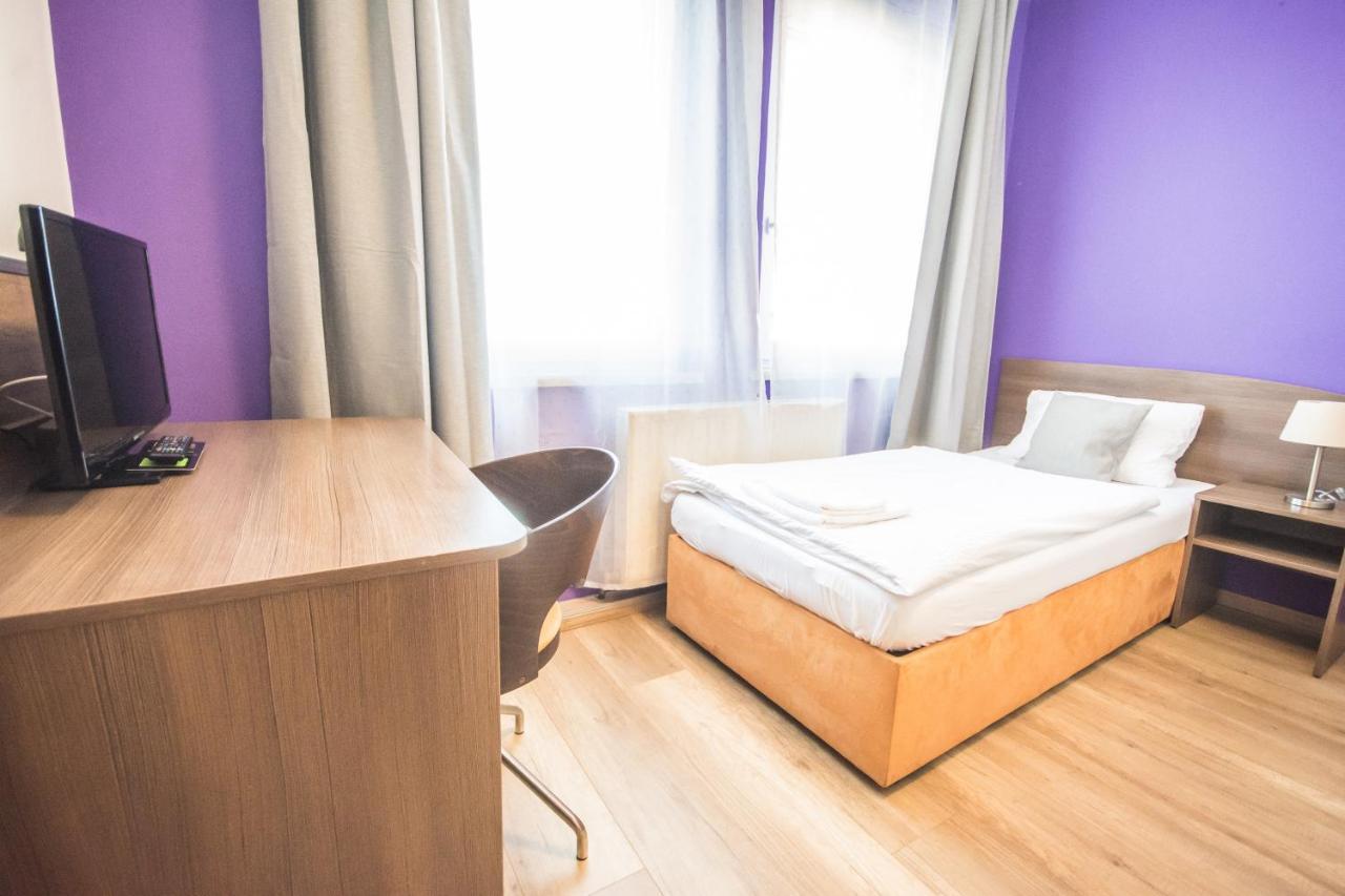 Hotel Turmfalke 24H Check In Линц Экстерьер фото